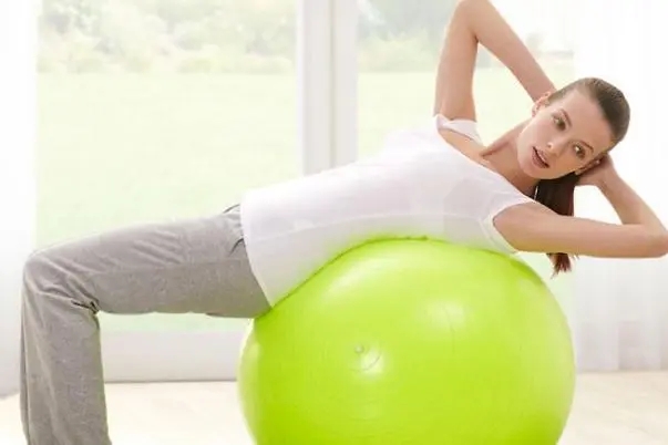 esercizi con la palla da yoga